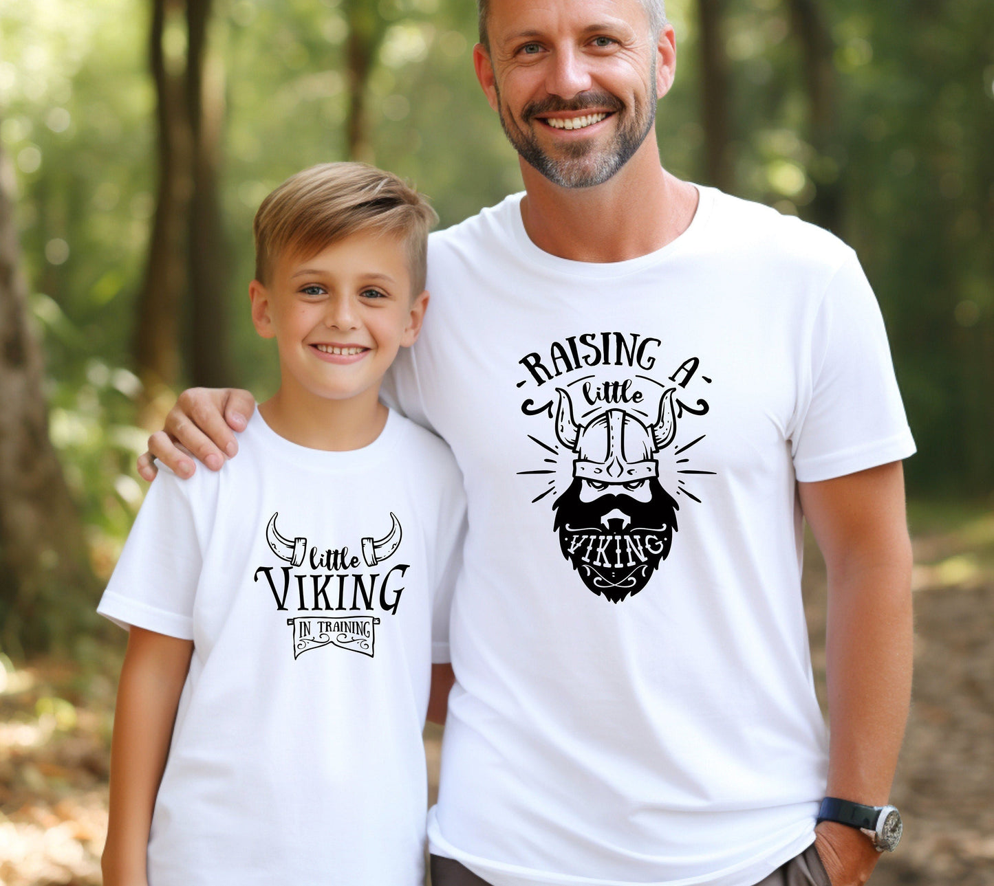 Duo T-Shirt Père Fils Assorti Raising a little viking, Ensemble Tee-Shirt AdulteEnfant Personnalisé, Idée cadeau papa