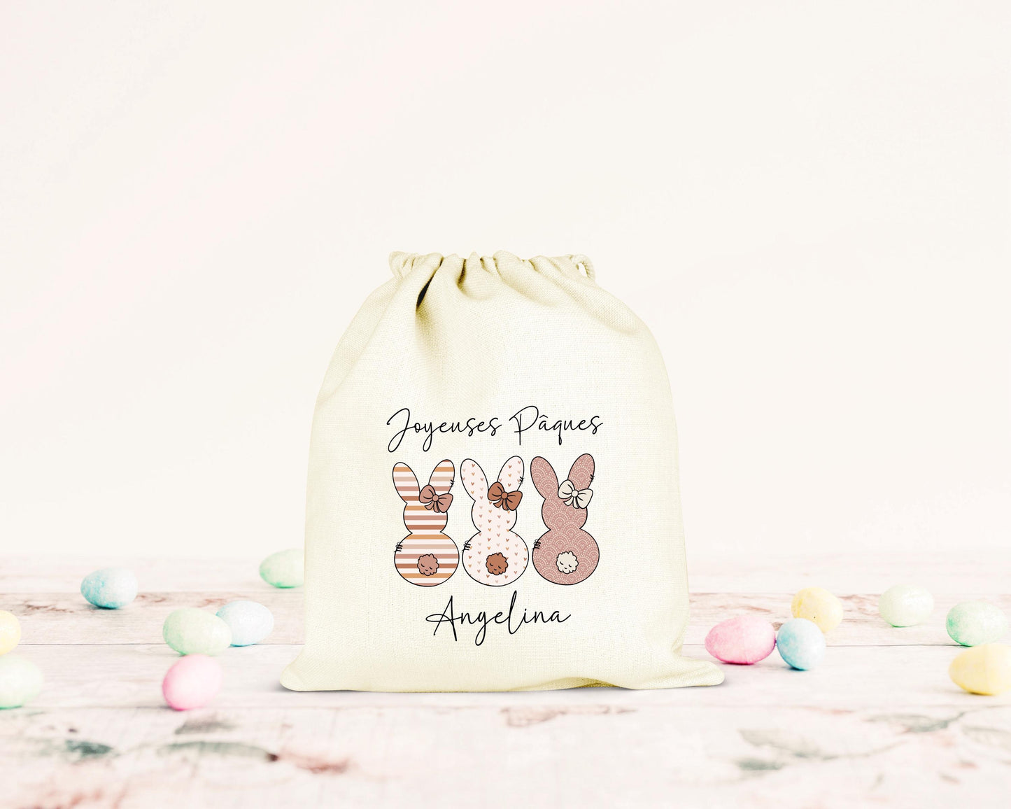 Pochon de Pâques personnalisé lapin et arc-en-ciel, petit sac cadeau en coton avec prénom - Collection Pâques 2025 Mahelia Design