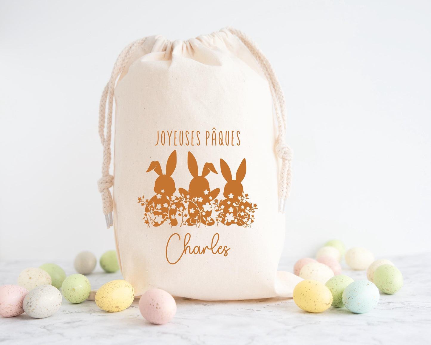 Pochon de Pâques personnalisé lapin et étoiles, petit sac cadeau en coton avec prénom - Collection Pâques 2025 Mahelia Design