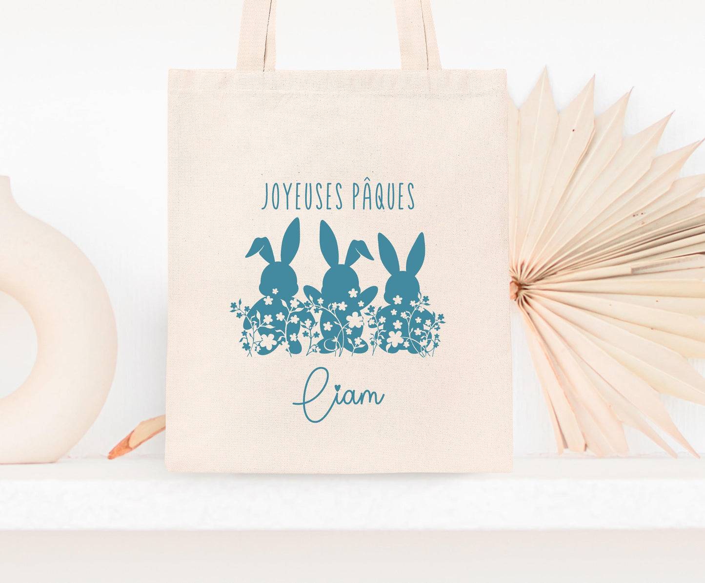 Tote bag Pâques personnalisé lapin et étoiles, sac chasse aux œufs en jute naturel avec prénom - Collection Pâques 2025 Mahelia Design