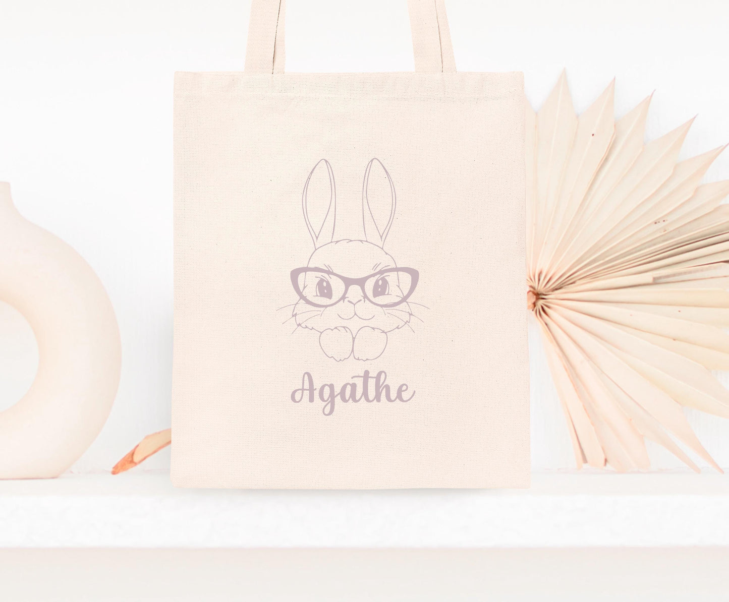 Mini tote bag Pâques personnalisé lapin et fleurs roses, petit sac chasse aux œufs en jute naturel avec prénom - Collection Pâques Mahelia Design