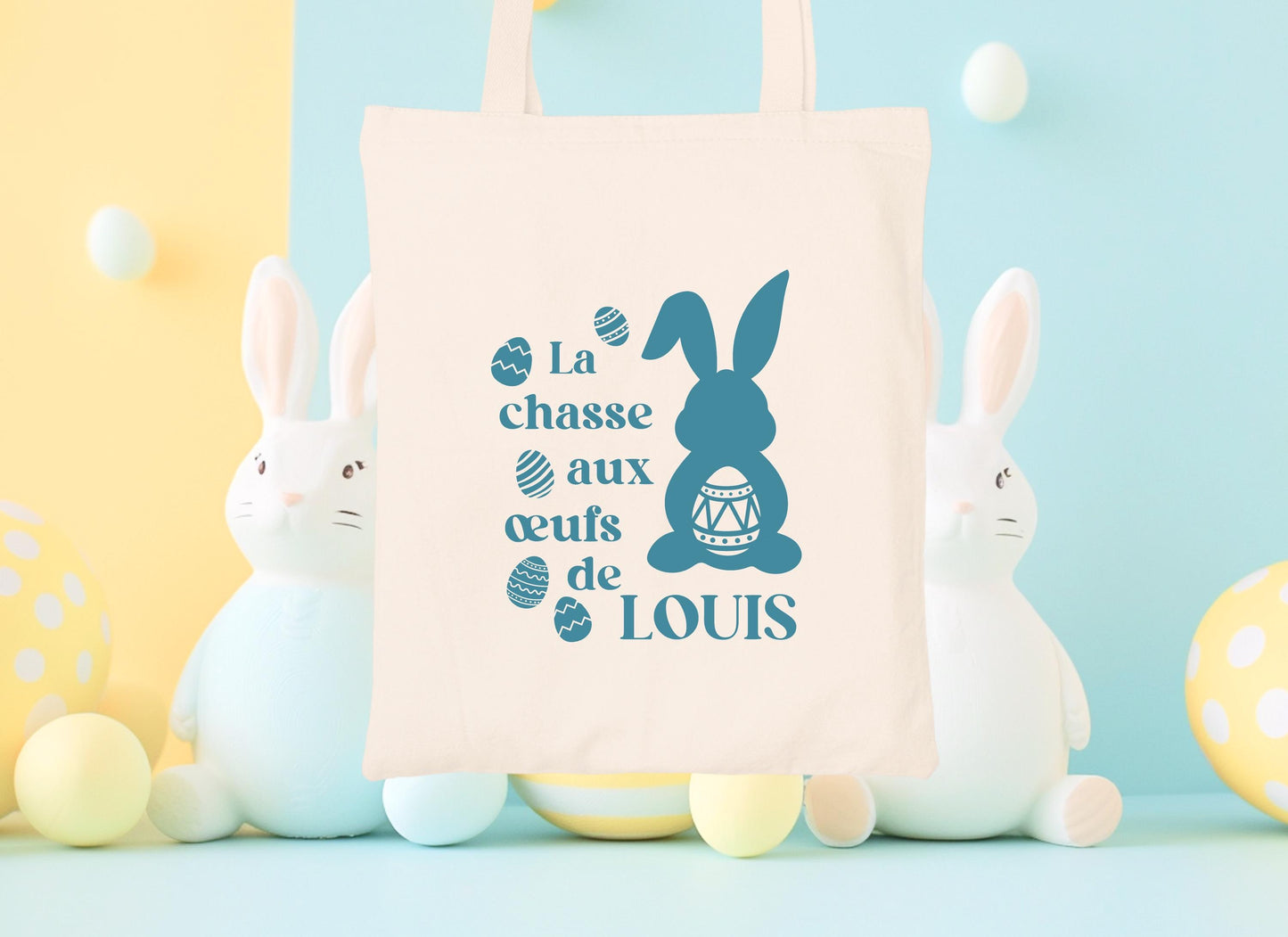 Mini tote bag Pâques personnalisé lapins et œufs pastels, petit sac chasse aux œufs en jute naturel avec prénom - Collection Pâques Mahelia Design