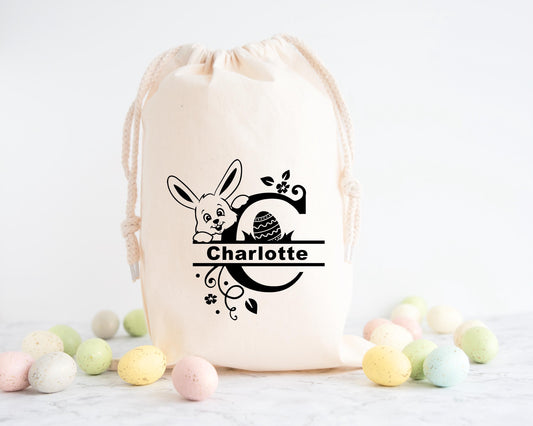Pochon de Pâques personnalisé lapin bleu et carotte, petit sac cadeau en coton avec prénom - Collection Pâques Mahelia Design
