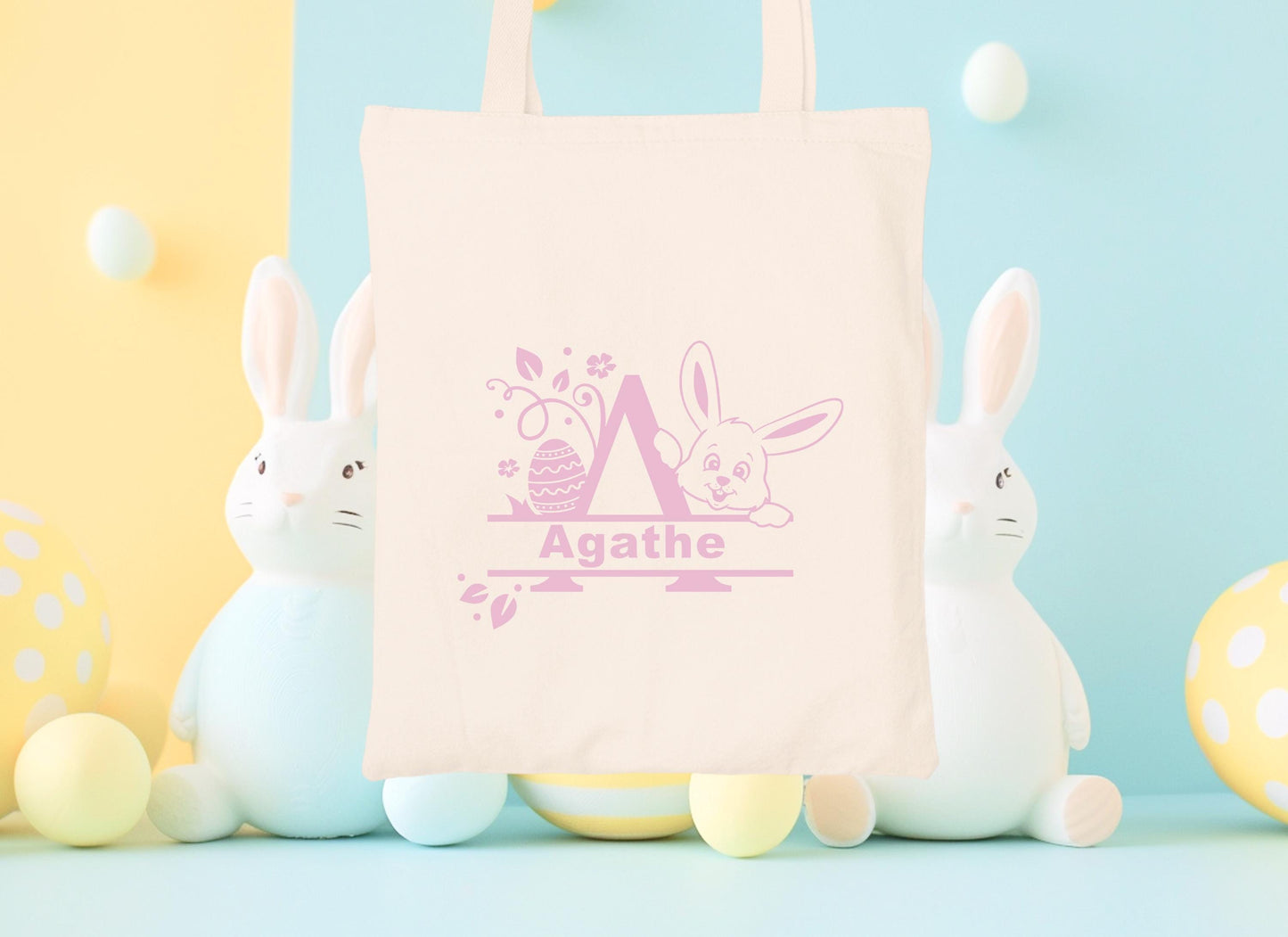 Mini tote bag Pâques personnalisé lapin bleu et carotte, petit sac chasse aux œufs en jute naturel avec prénom - Collection Pâques Mahelia Design