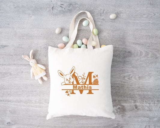 Tote bag Pâques personnalisé lapin bleu et carotte, sac chasse aux œufs en jute naturel avec prénom - Collection Pâques Mahelia Design