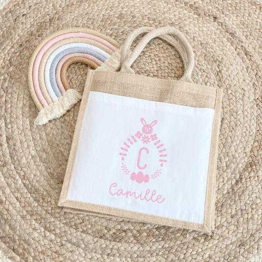 Cabas Pâques personnalisé motif lapin et fleurs printanières, grand sac chasse aux œufs en jute naturel enfant - Collection Pâques Mahelia Design