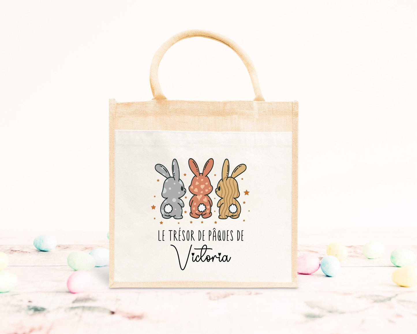 Sac de Pâques personnalisé trois lapins mignons beige et blanc, trésor de chasse aux œufs pour enfant - Collection Pâques Mahelia Design