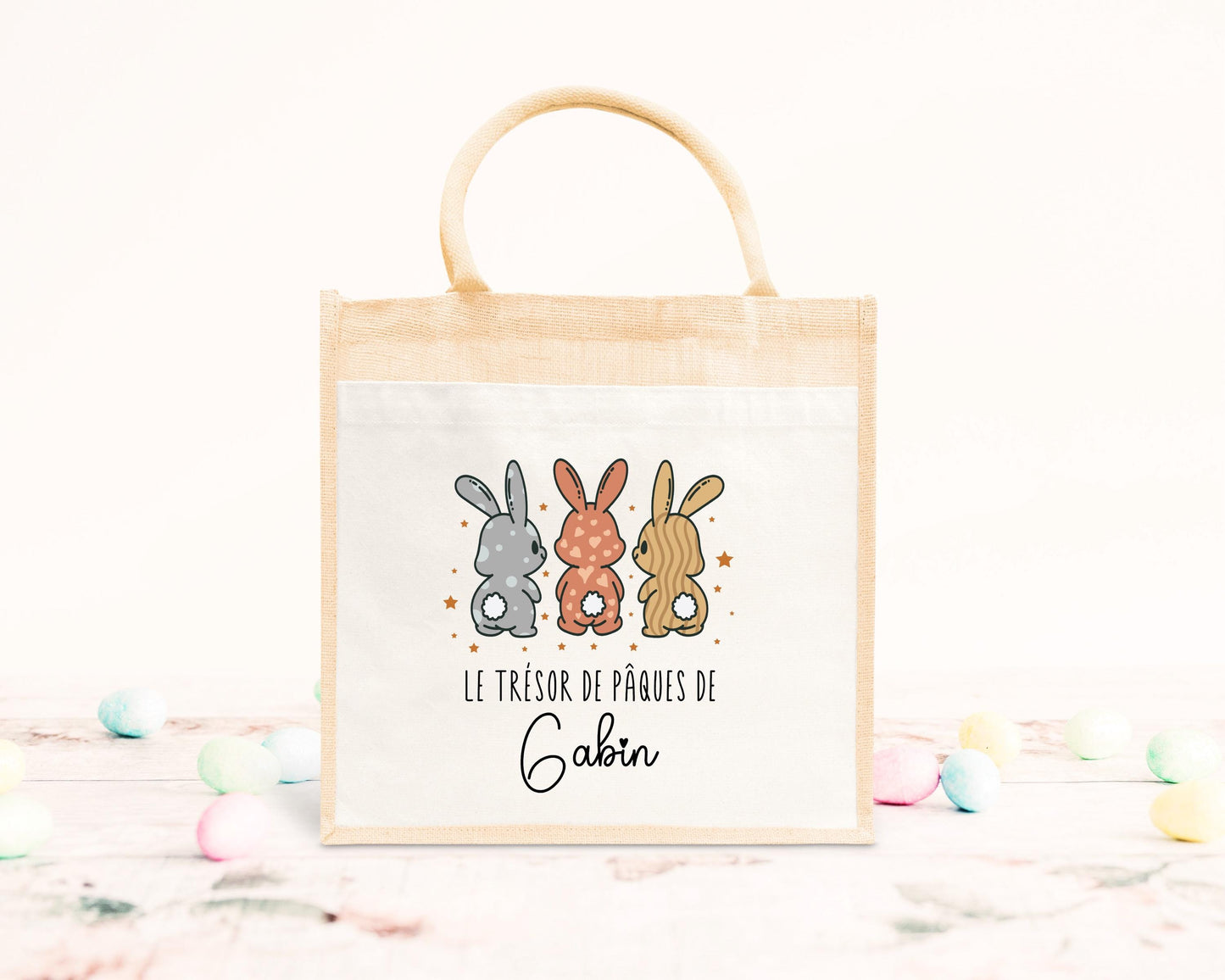 Sac de Pâques personnalisé trois lapins mignons beige et blanc, trésor de chasse aux œufs pour enfant - Collection Pâques Mahelia Design
