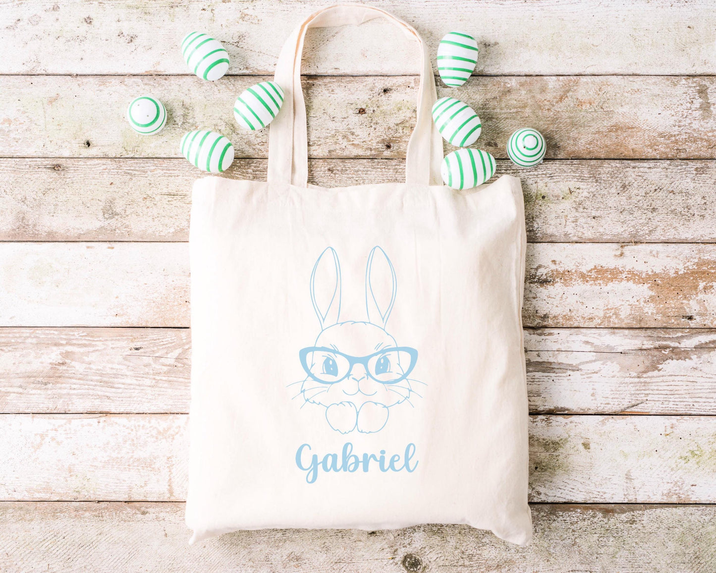 Tote bag Pâques personnalisé motif lapin et fleurs roses, sac chasse aux œufs en jute naturel avec prénom - Collection Pâques Mahelia Design