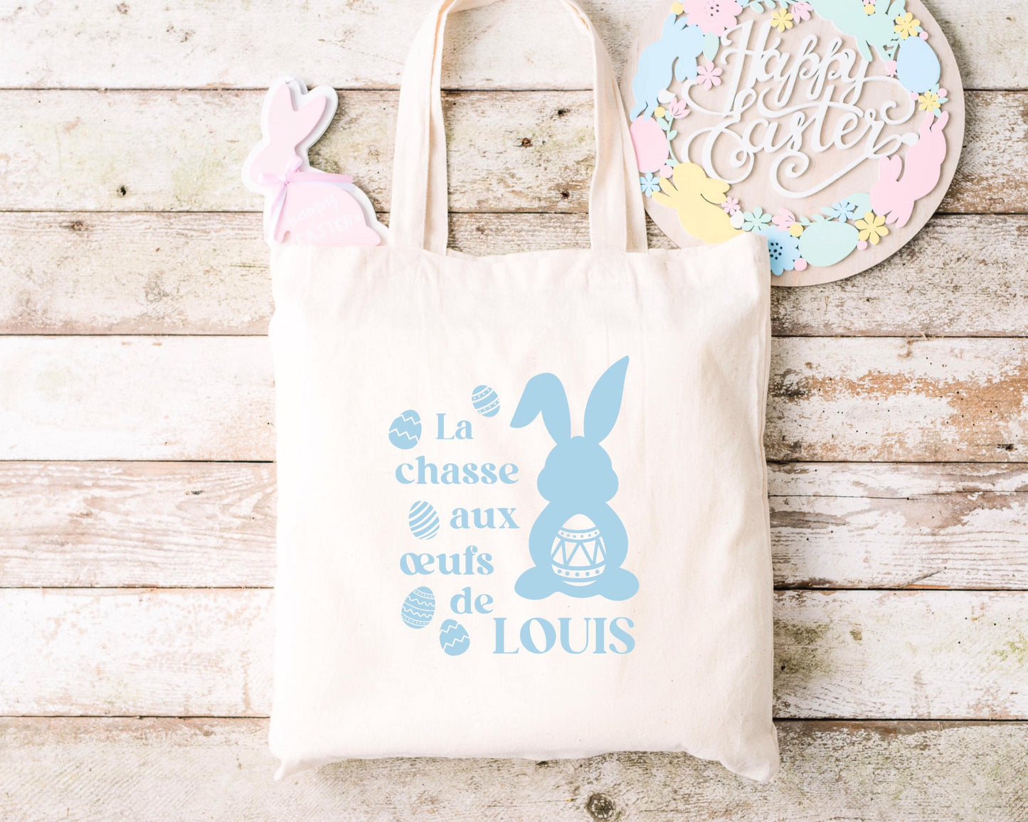 Tote bag Pâques personnalisé lapins et œufs pastels, sac chasse aux œufs en jute naturel avec prénom - Collection Pâques Mahelia Design