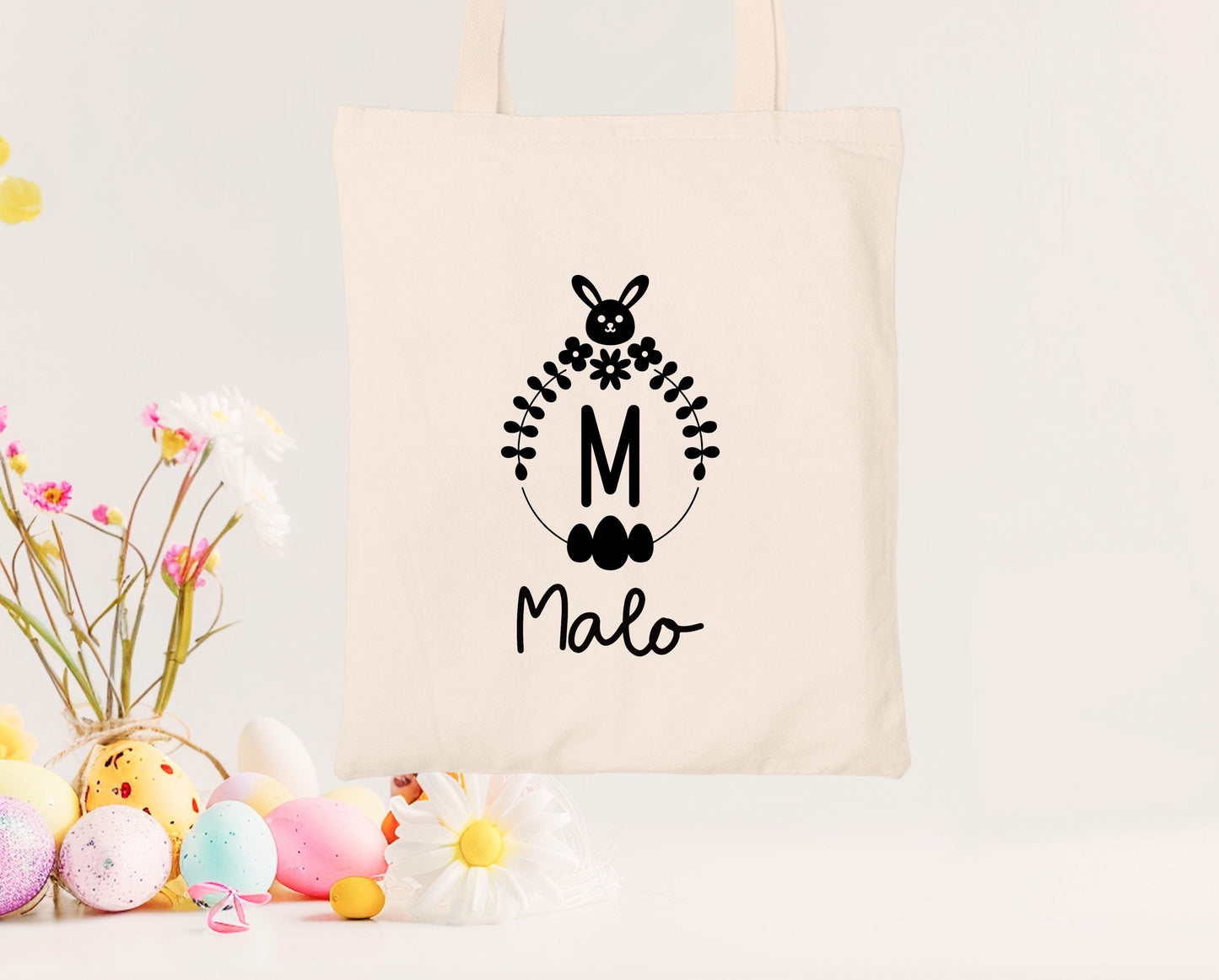 Mini tote bag Pâques personnalisé lapin et fleurs printanières, petit sac chasse aux œufs en jute naturel avec prénom - Collection Pâques Mahelia Design