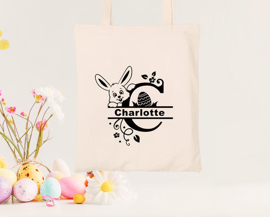 Mini tote bag Pâques personnalisé lapin bleu et carotte, petit sac chasse aux œufs en jute naturel avec prénom - Collection Pâques Mahelia Design