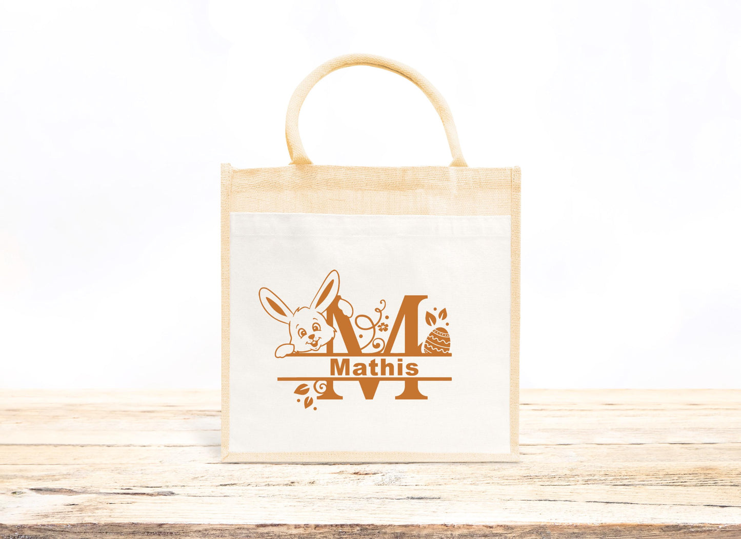Cabas Pâques personnalisé motif lapin et carotte, grand sac chasse aux œufs en jute naturel enfant - Collection Pâques Mahelia Design