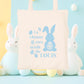 Mini tote bag Pâques personnalisé lapins et œufs pastels, petit sac chasse aux œufs en jute naturel avec prénom - Collection Pâques Mahelia Design