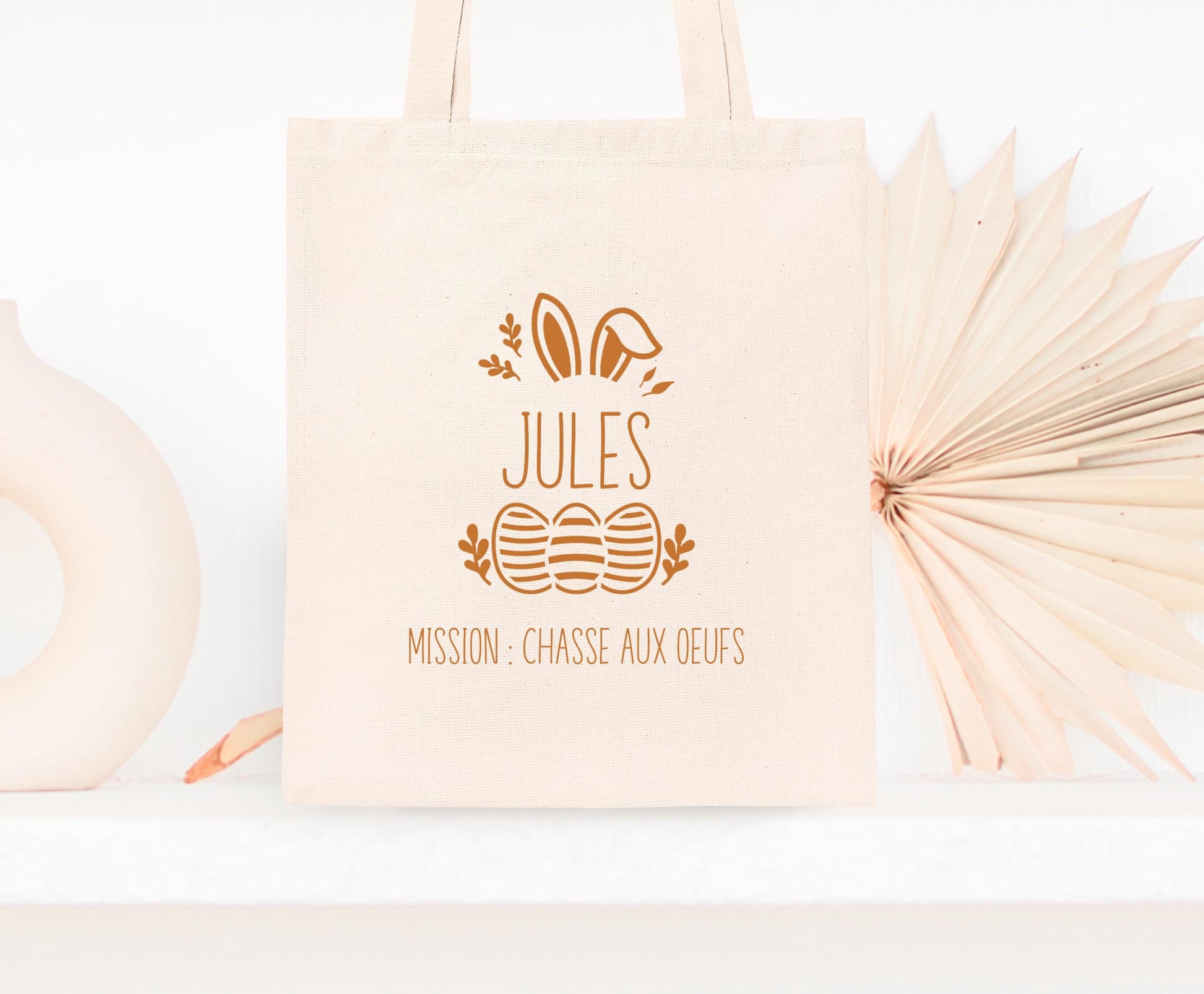 Mini tote bag Pâques personnalisé lapin avec œufs colorés, petit sac chasse aux œufs enfant jute naturel - Collection Pâques Mahelia Design