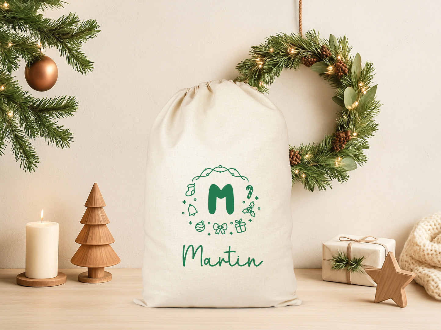 Pochon Noël Personnalisé Initiale Prénom | Hotte Père Noël Couronne Motifs Festifs | Sac Cadeau Coton Réutilisable | 5 Tailles